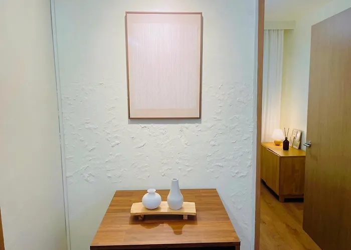 10 Minutes From Hongdae Station, 3 2 Bathrooms, King Bed, Private Yard, Free Parking, Up To 7 Guests, Free Luggage Storage Apartamento Seúl