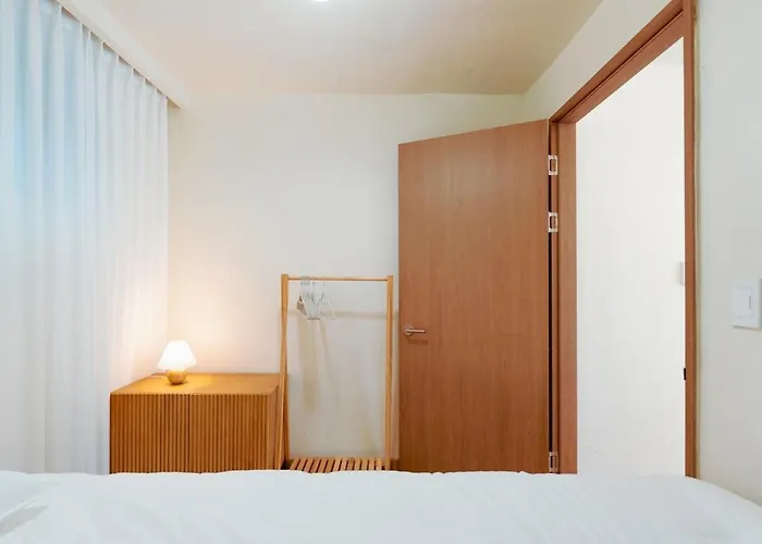 10 Minutes From Hongdae Station, 3 2 Bathrooms, King Bed, Private Yard, Free Parking, Up To 7 Guests, Free Luggage Storage Seúl