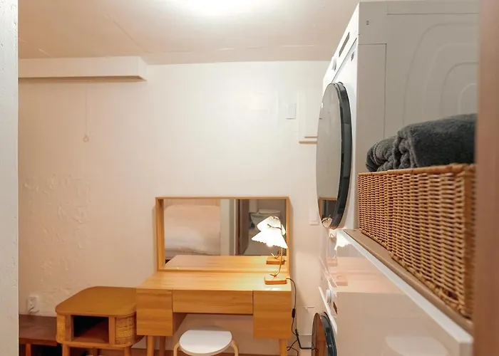 10 Minutes From Hongdae Station, 3 2 Bathrooms, King Bed, Private Yard, Free Parking, Up To 7 Guests, Free Luggage Storage Apartamento *