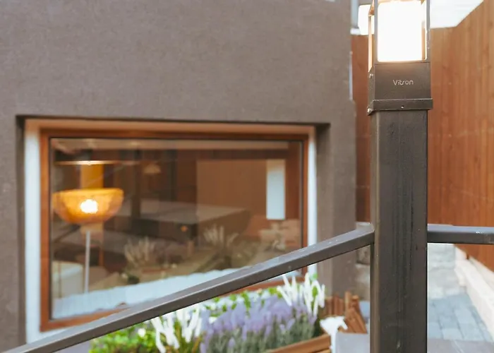 10 Minutes From Hongdae Station, 3 2 Bathrooms, King Bed, Private Yard, Free Parking, Up To 7 Guests, Free Luggage Storage Apartamento *