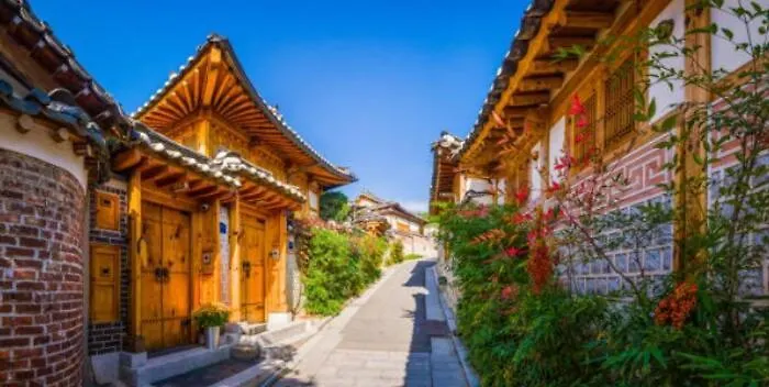 10 Minutes From Hongdae Station, 3 2 Bathrooms, King Bed, Private Yard, Free Parking, Up To 7 Guests, Free Luggage Storage * Seúl